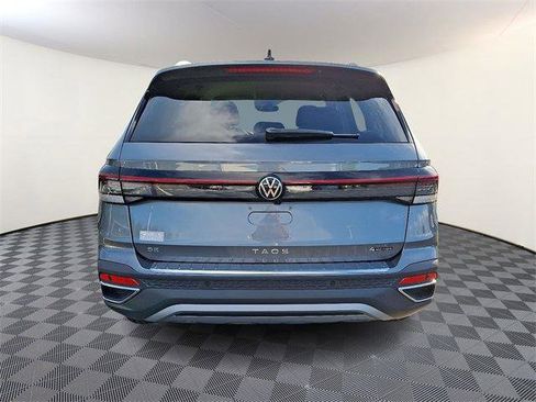 New 2025 Volkswagen Taos SE image 5