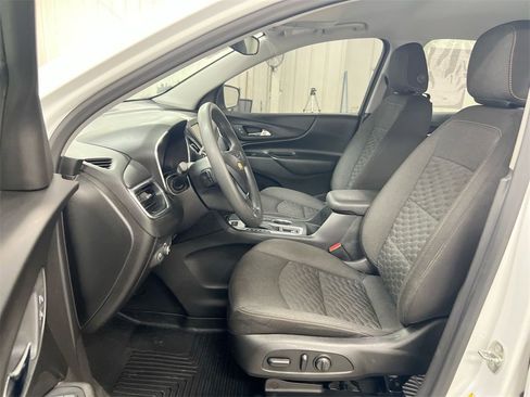 Used 2019 Chevrolet Equinox LT image 18