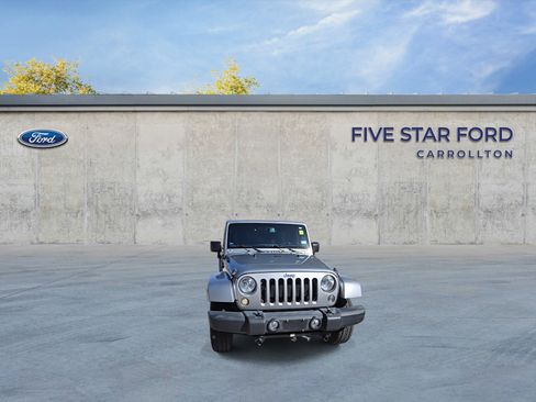 Used 2016 Jeep Wrangler Unlimited Rubicon w/ Connectivity Group image 3