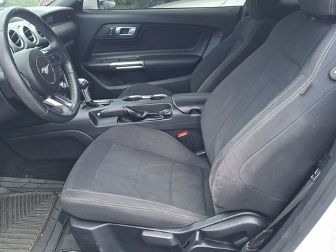 Used 2018 Ford Mustang Coupe RWD image 9