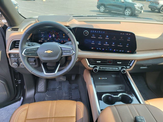 Used 2025 Chevrolet Suburban High Country AWD/4WD image 7