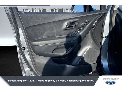 Used 2020 Chevrolet Trax LS w/ Tint and Cruise Package FWD image 17