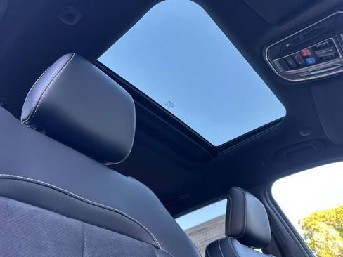 New 2026 Jeep Grand Cherokee Altitude AWD/4WD image 17