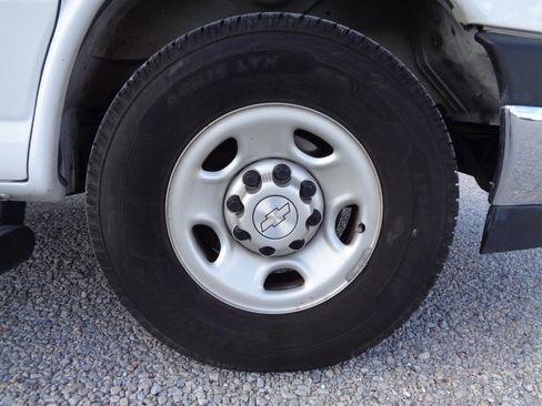 Used 2018 Chevrolet Express 3500 LS image 23