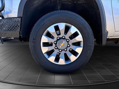 Used 2022 Chevrolet Silverado 2500 Custom w/ Custom Convenience Package image 9
