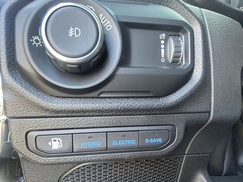 Used 2024 Jeep Wrangler Unlimited AWD/4WD image 33