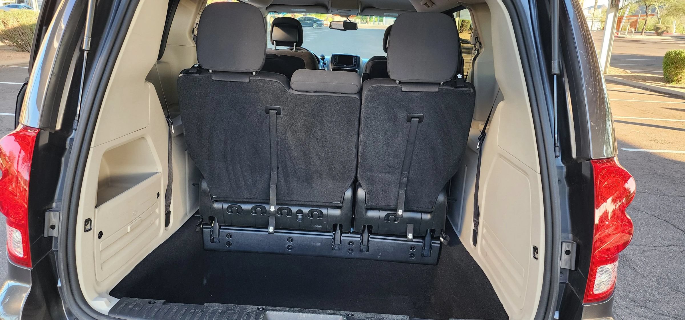 Used 2018 Dodge Grand Caravan SE w/ UConnect Hands-Free Group FWD image 18