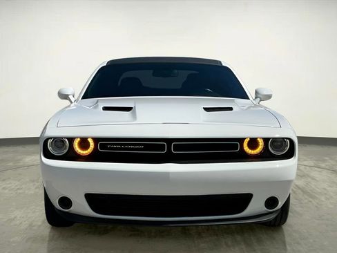 Used 2018 Dodge Challenger SXT image 13