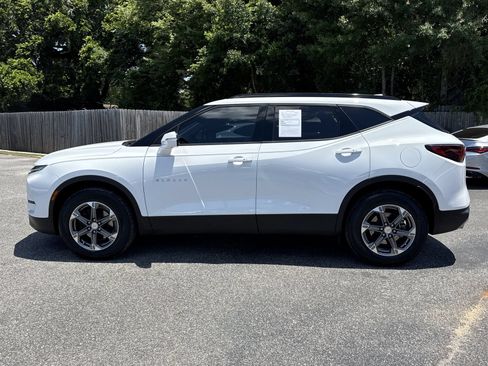 Used 2024 Chevrolet Blazer LT w/ Sound & Technology Package FWD image 2