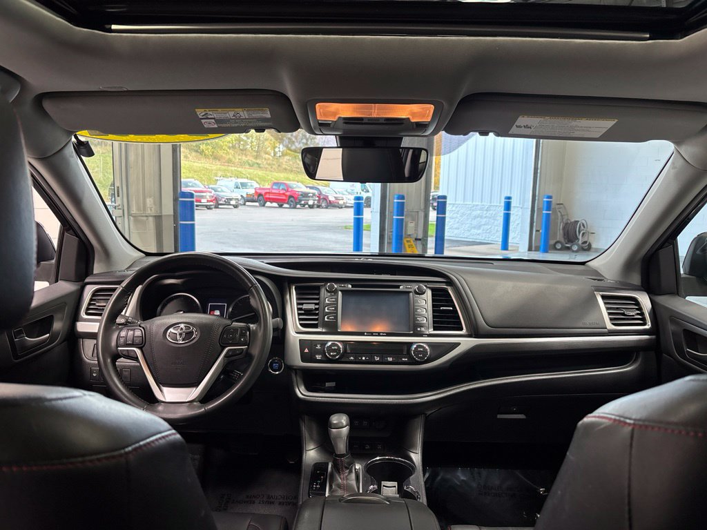 Used 2019 Toyota Highlander SE AWD/4WD image 13