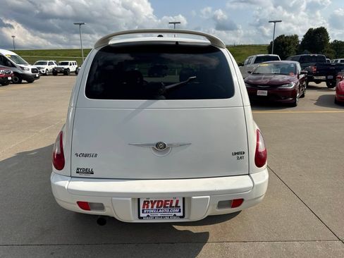 Used 2008 Chrysler PT Cruiser Limited FWD image 29