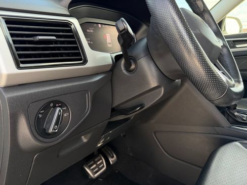 Used 2022 Volkswagen Atlas SEL R-Line AWD/4WD image 23