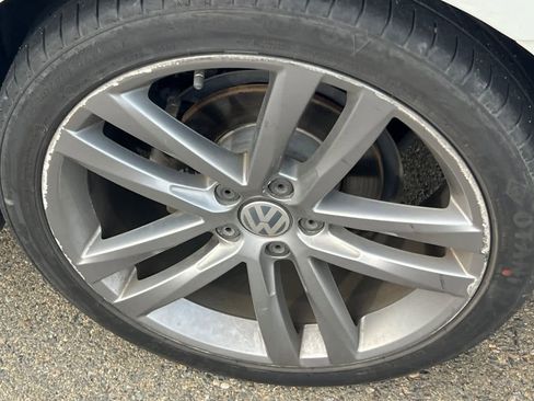 Used 2017 Volkswagen Passat 1.8T R-Line w/ R-Line Lighting Package image 18