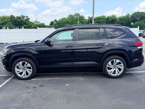 Used 2022 Volkswagen Atlas SE w/ Panoramic Sunroof Package FWD image 3