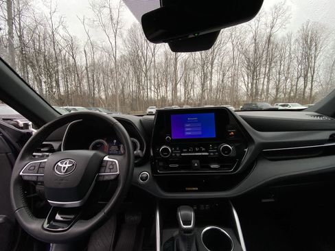 Certified 2025 Toyota Highlander XSE image 22