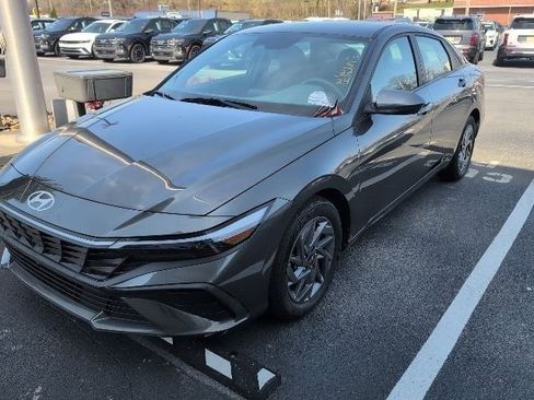 Used 2024 Hyundai Elantra SEL image 1