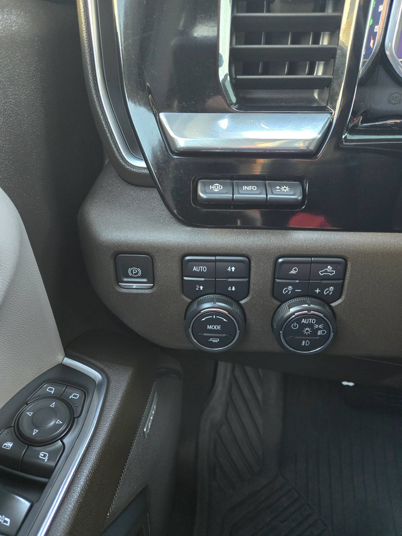 Used 2023 Chevrolet Silverado 1500 LTZ w/ LTZ Premium Texas Edition AWD/4WD image 17