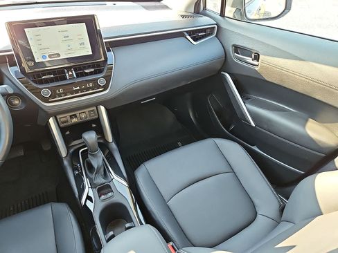 Used 2025 Toyota Corolla Cross XLE w/ Convenience Package AWD/4WD image 12