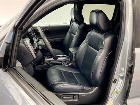 Used 2021 Toyota Tacoma TRD Sport image 18