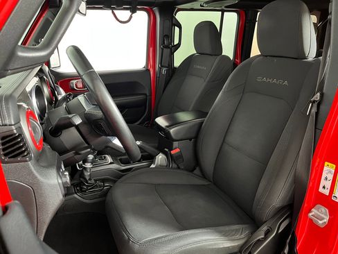 Used 2018 Jeep Wrangler Unlimited Sahara image 4