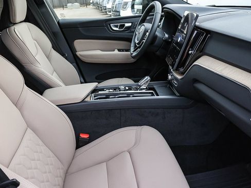 New 2027 Volvo XC60 B5 Plus AWD/4WD image 16