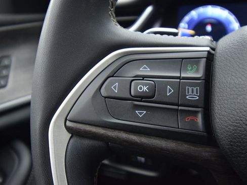 Used 2023 Jeep Grand Cherokee L Limited w/ Luxury Tech Group II image 33