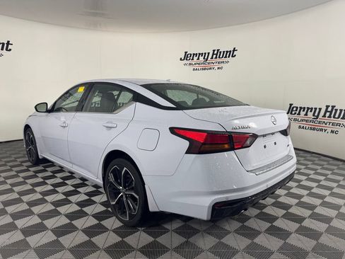 Used 2023 Nissan Altima 2.5 SR AWD/4WD image 9