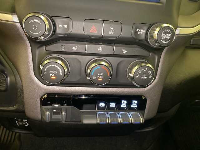 Used 2020 RAM 2500 Big Horn w/ Night Edition AWD/4WD image 33