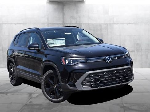 New 2026 Volkswagen Taos SE AWD/4WD image 2