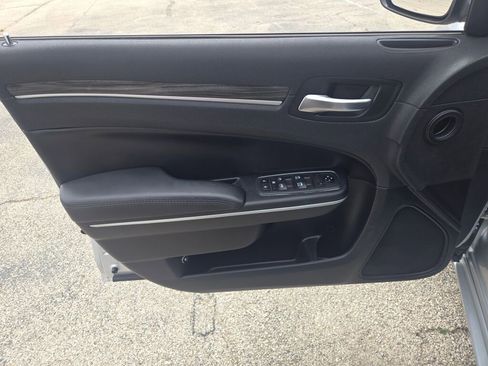 Used 2021 Chrysler 300 Touring w/ Chrome Appearance Package RWD image 18