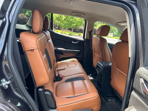 Used 2017 GMC Acadia SLT AWD/4WD image 48