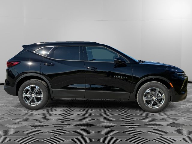 New 2026 Chevrolet Blazer LT w/ Sound & Technology Package AWD/4WD image 6