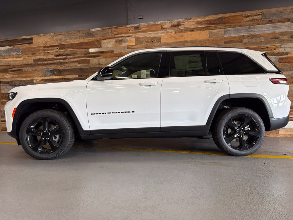 New 2026 Jeep Grand Cherokee Limited w/ Limited Altitude Package AWD/4WD image 20