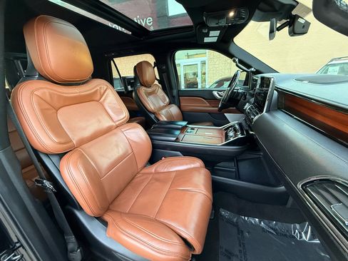 Used 2018 Lincoln Navigator Reserve w/ Technology Package image 20
