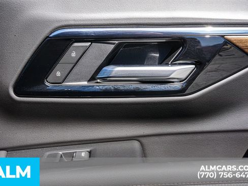 Used 2025 Chevrolet Suburban High Country AWD/4WD image 53