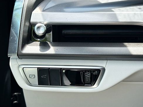 New 2026 Cadillac Vistiq Luxury image 9