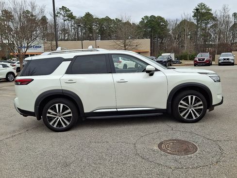Used 2024 Nissan Pathfinder Platinum w/ Cargo Package image 7