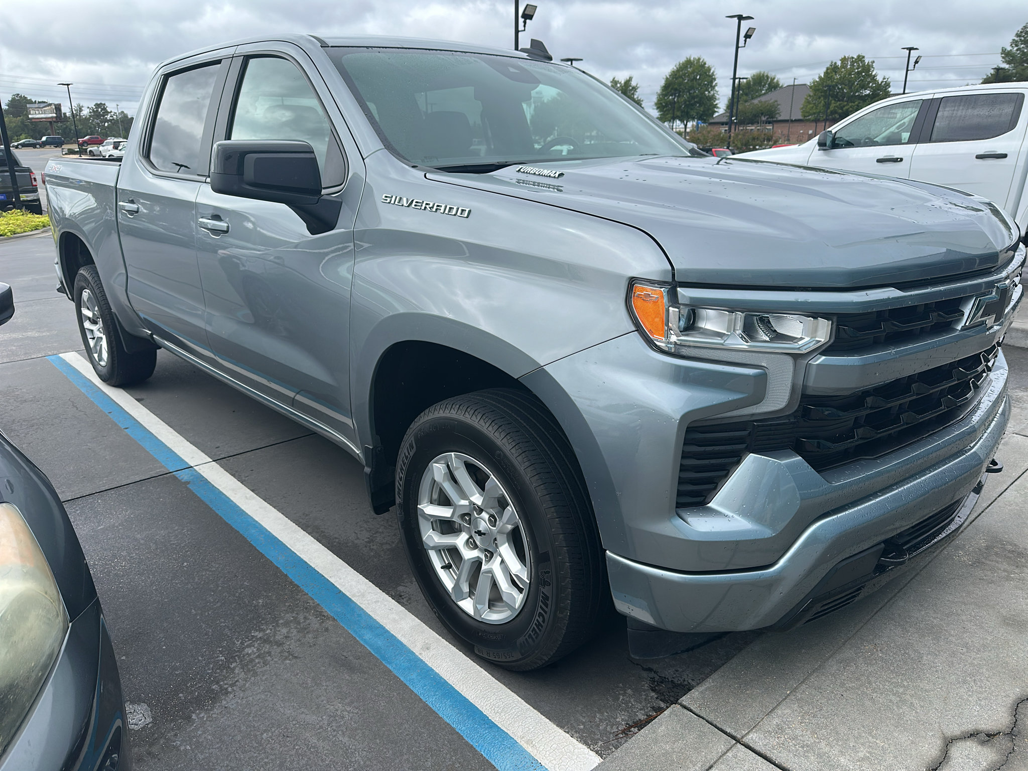 Used 2025 Chevrolet Silverado 1500 RST AWD/4WD image 2