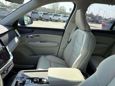 New 2026 Volvo XC90 B6 Ultra w/ Protection Package image 17