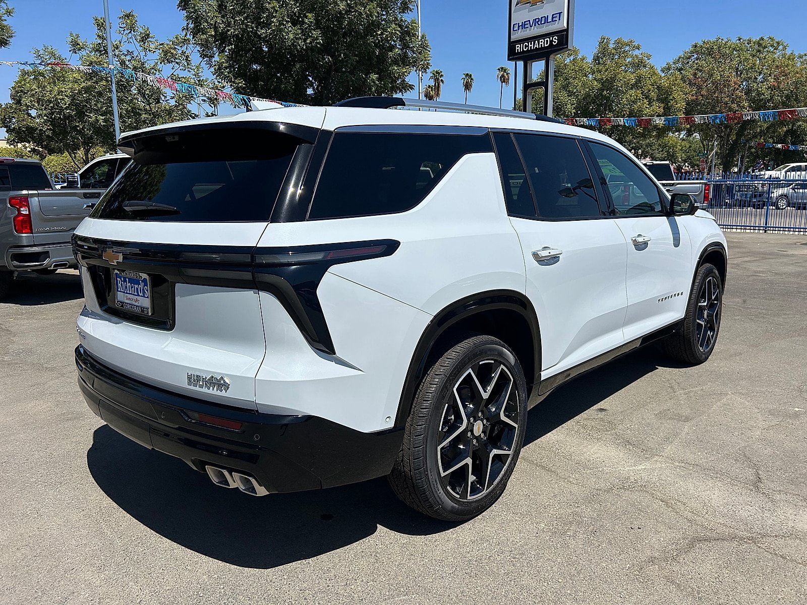 New 2026 Chevrolet Traverse High Country FWD image 3
