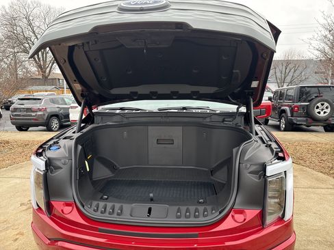 Used 2023 Ford F150 Lightning Lariat image 21