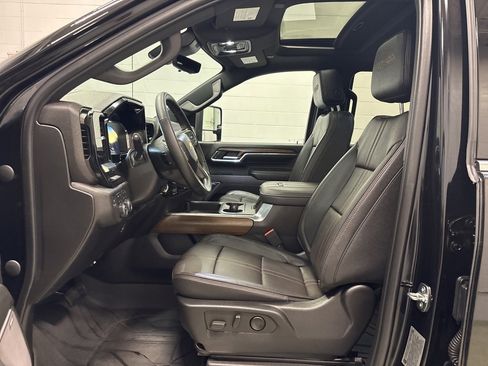 Used 2024 Chevrolet Silverado 2500 High Country w/ High Country Premium Package image 11