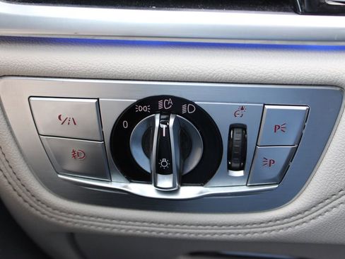 Used 2018 BMW 750i xDrive image 51