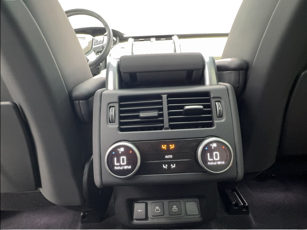 Used 2023 Land Rover Discovery Metropolitan Edition AWD/4WD image 44