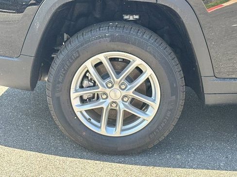 New 2025 Jeep Grand Cherokee L Laredo image 19