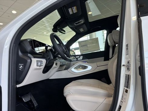 New 2026 Mercedes-Benz GLS 580 4MATIC image 27
