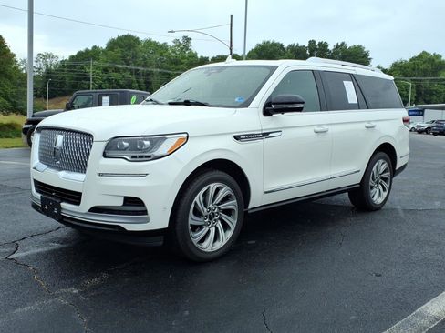 Used 2022 Lincoln Navigator Reserve AWD/4WD image 4
