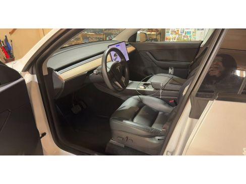 Used 2020 Tesla Model Y Long Range image 5