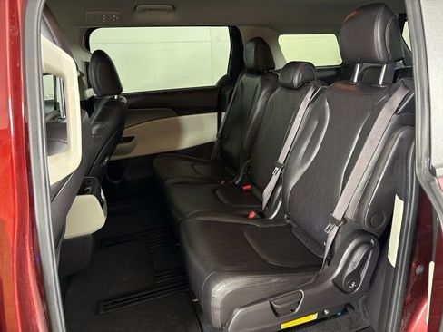 Used 2022 Kia Carnival LX FWD image 35