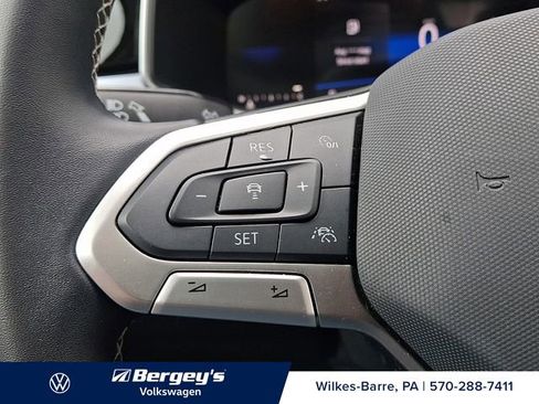Used 2025 Volkswagen Taos SE AWD/4WD image 24